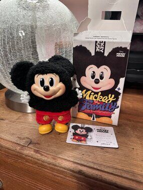 Pop Mart "Mickey Family Cute Together Keychain" Series Figure- Mickey Mouse